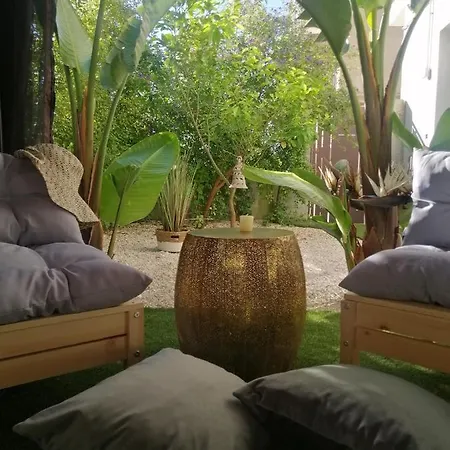 ベッド・アンド・ブレックファスト Domus 65